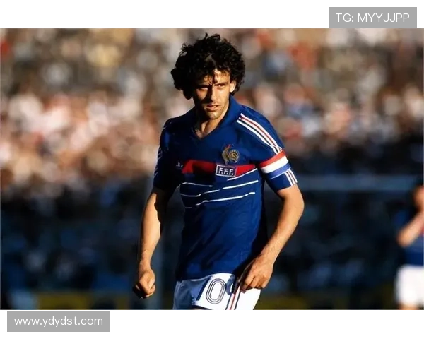 全球足坛实力最强的足球明星盘点与成就分析